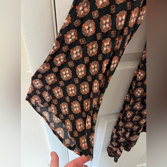 Lightweight Linen Boho / Aztec Long-Sleeve Short Dress - Picture 6 of 7